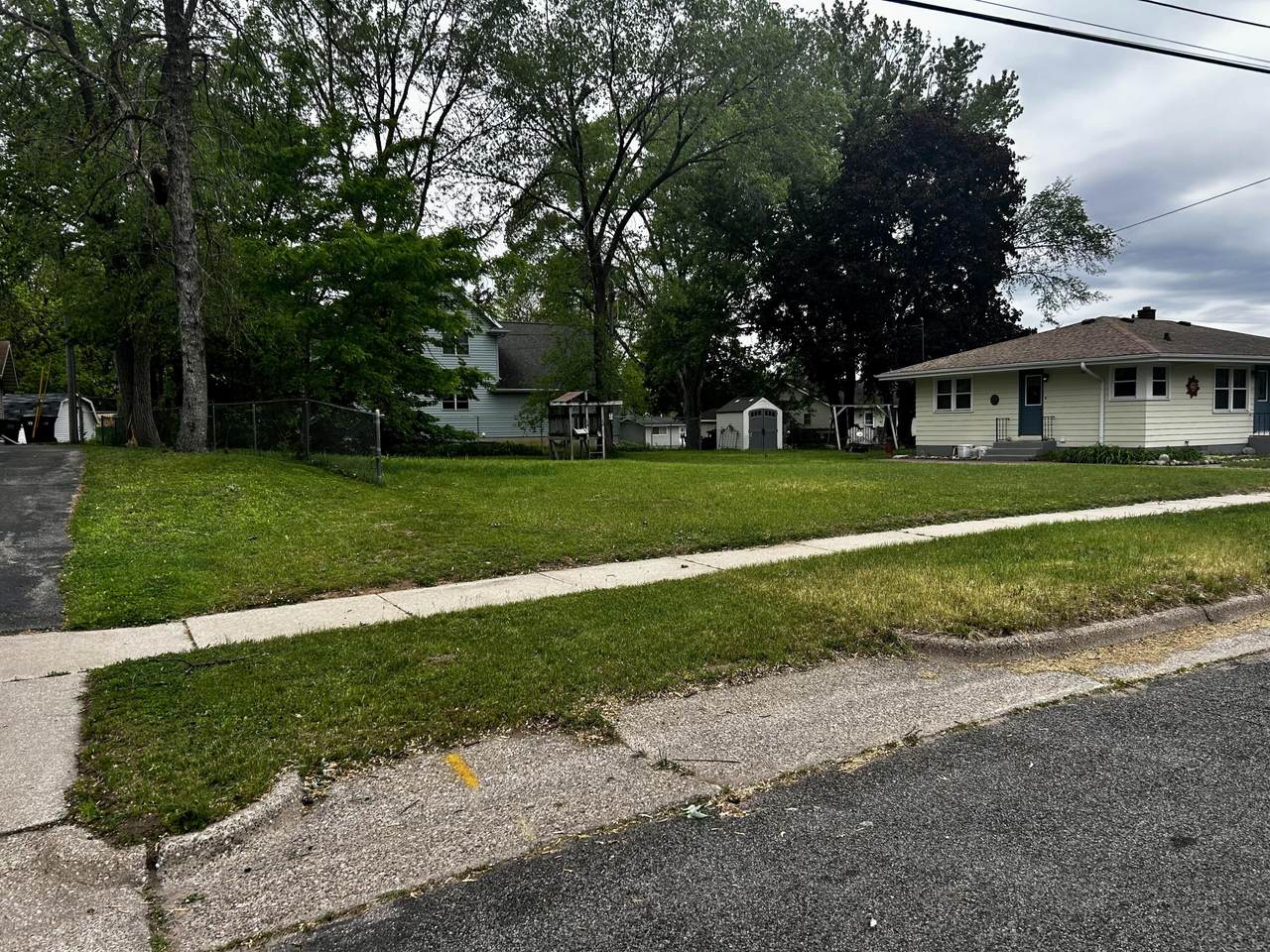 313 6th Ave - Photo 1