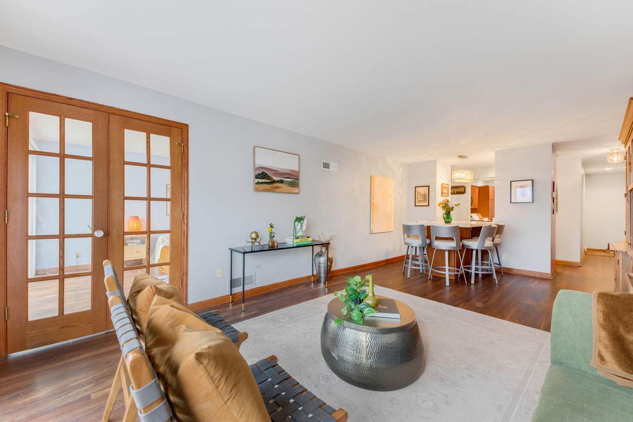 2525 Shore Dr - Photo 1