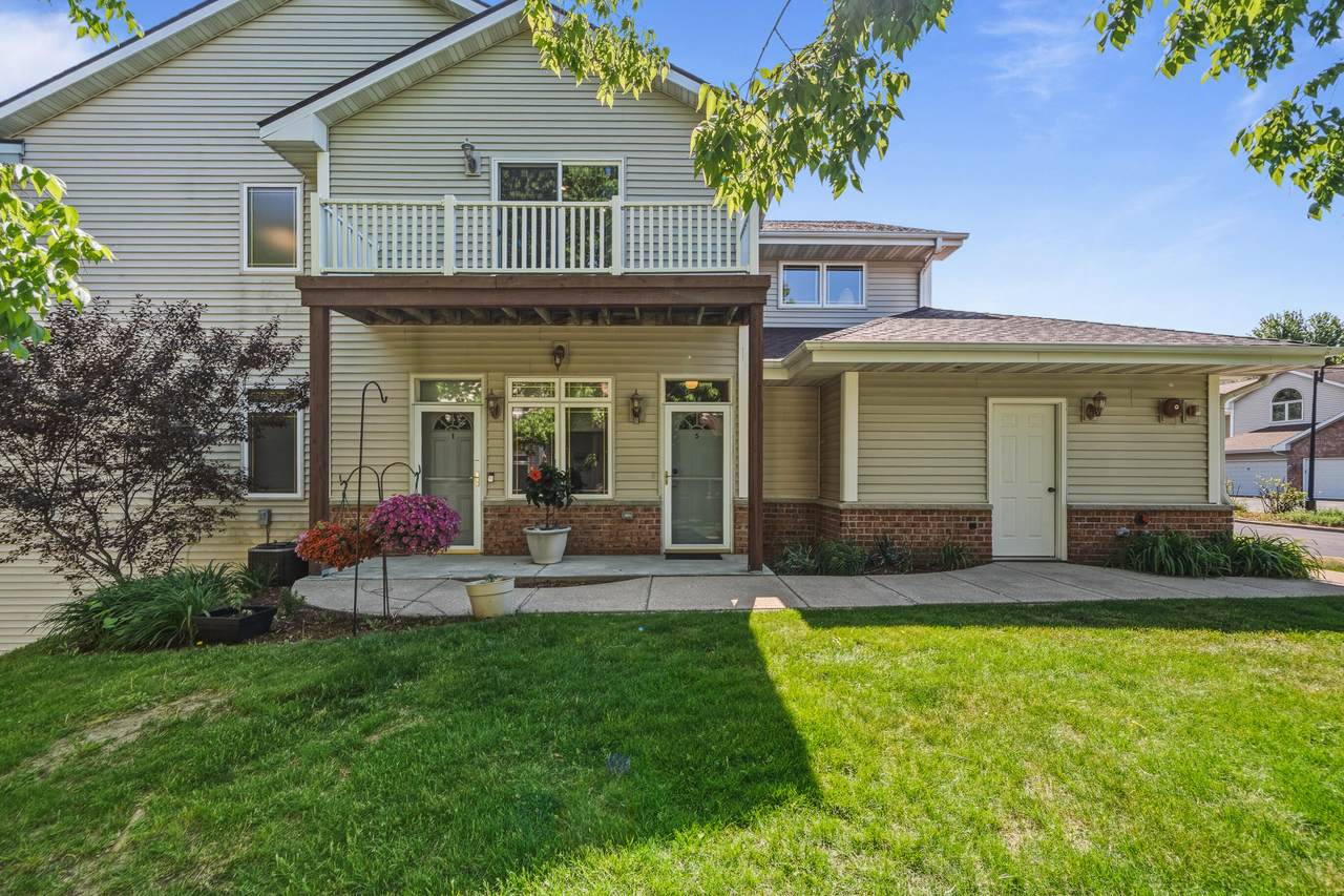 370 Veterans Way - Photo 1