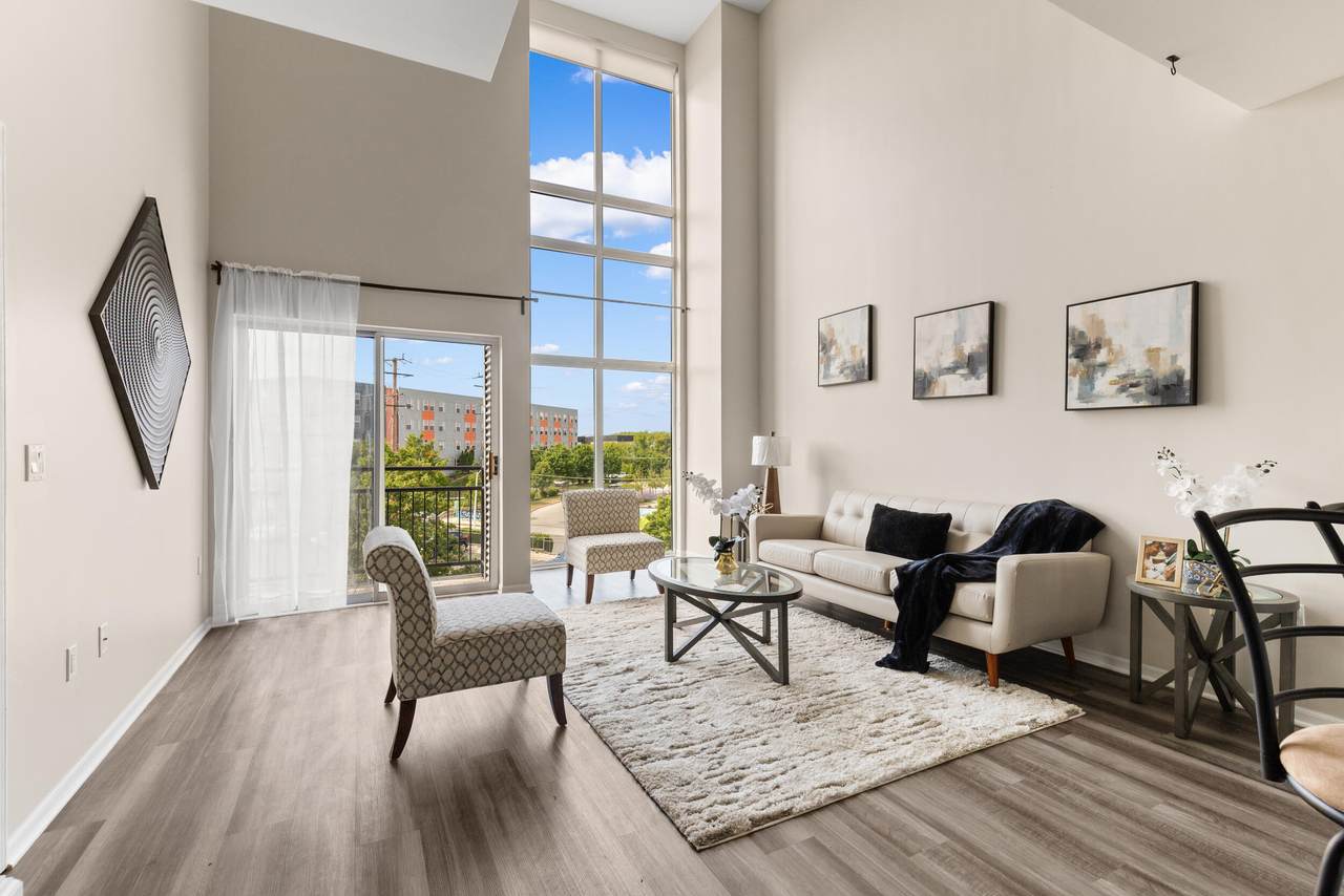 2121 Kinnickinnic Ave - Photo 1