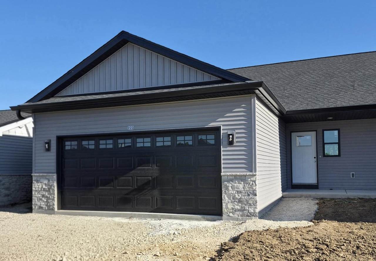 223 Sheboygan St - Photo 1