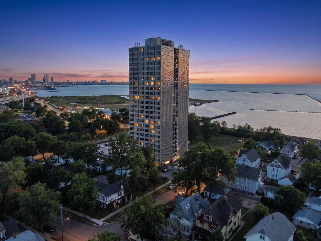 2525 Shore Dr - Photo 1
