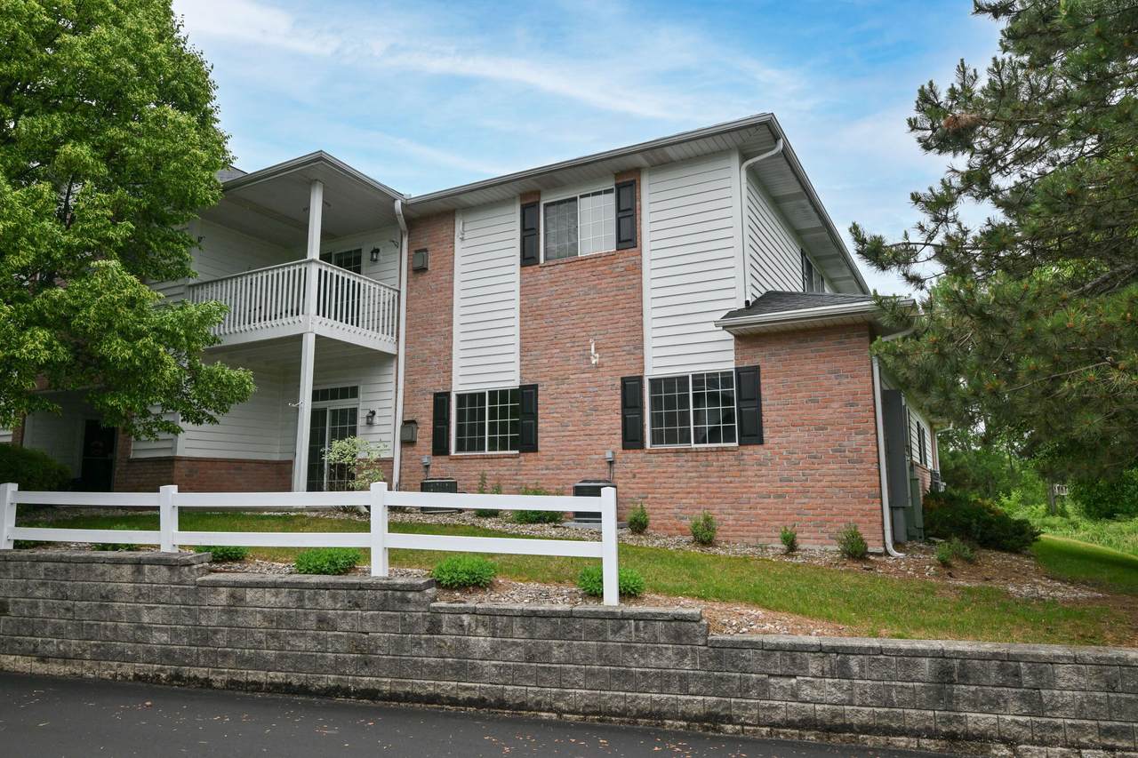 W241N2533 Parkway Meadow Cir - Photo 1