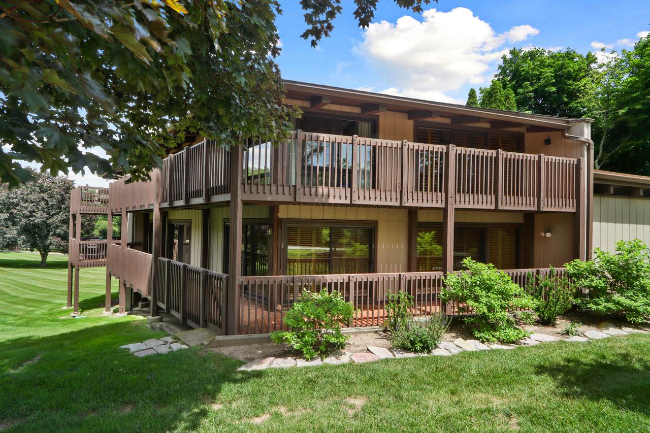 910 Windsor Ct - Photo 1