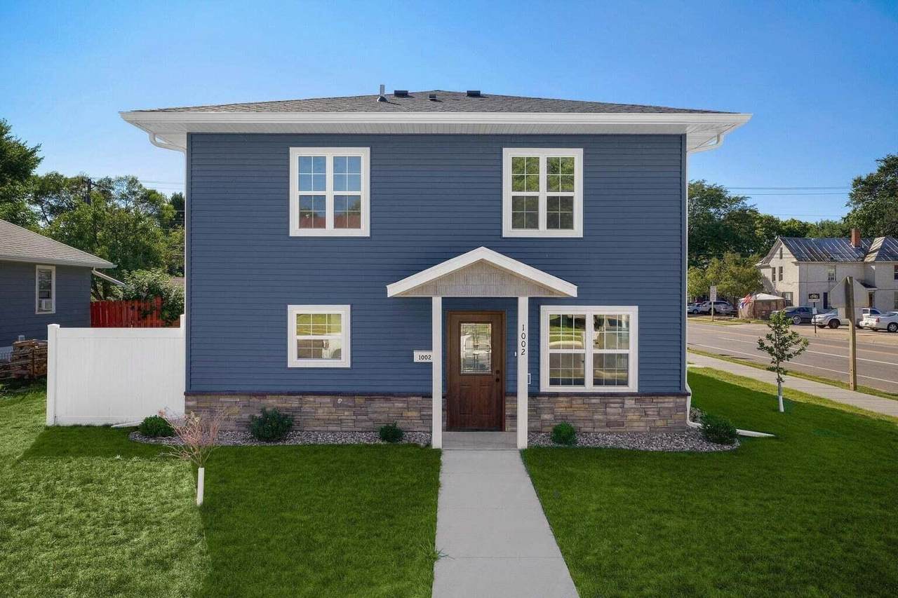1002 7th St - Photo 1