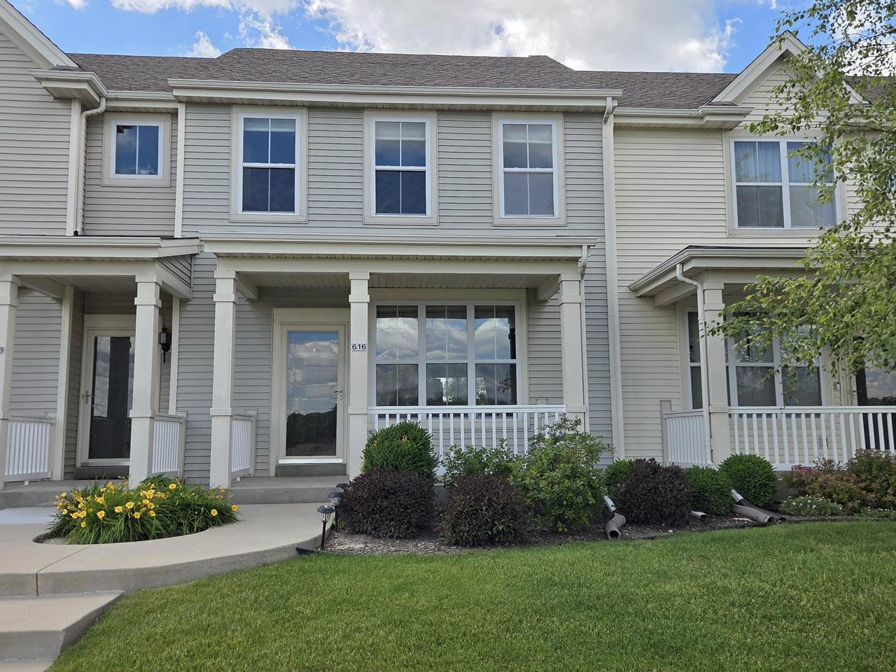 616 Hunter Oaks Blvd - Photo 1
