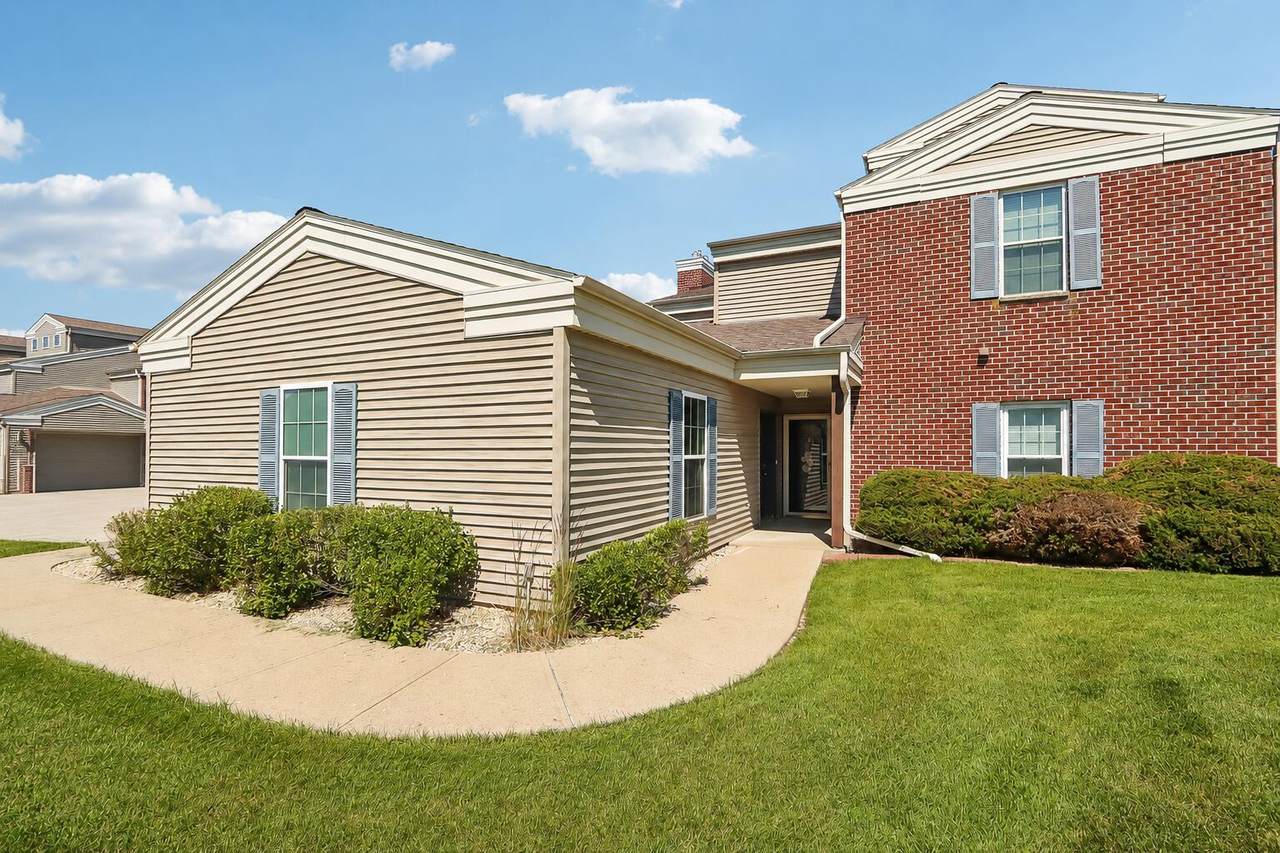 N16W26539 Tall Reeds Ln - Photo 1