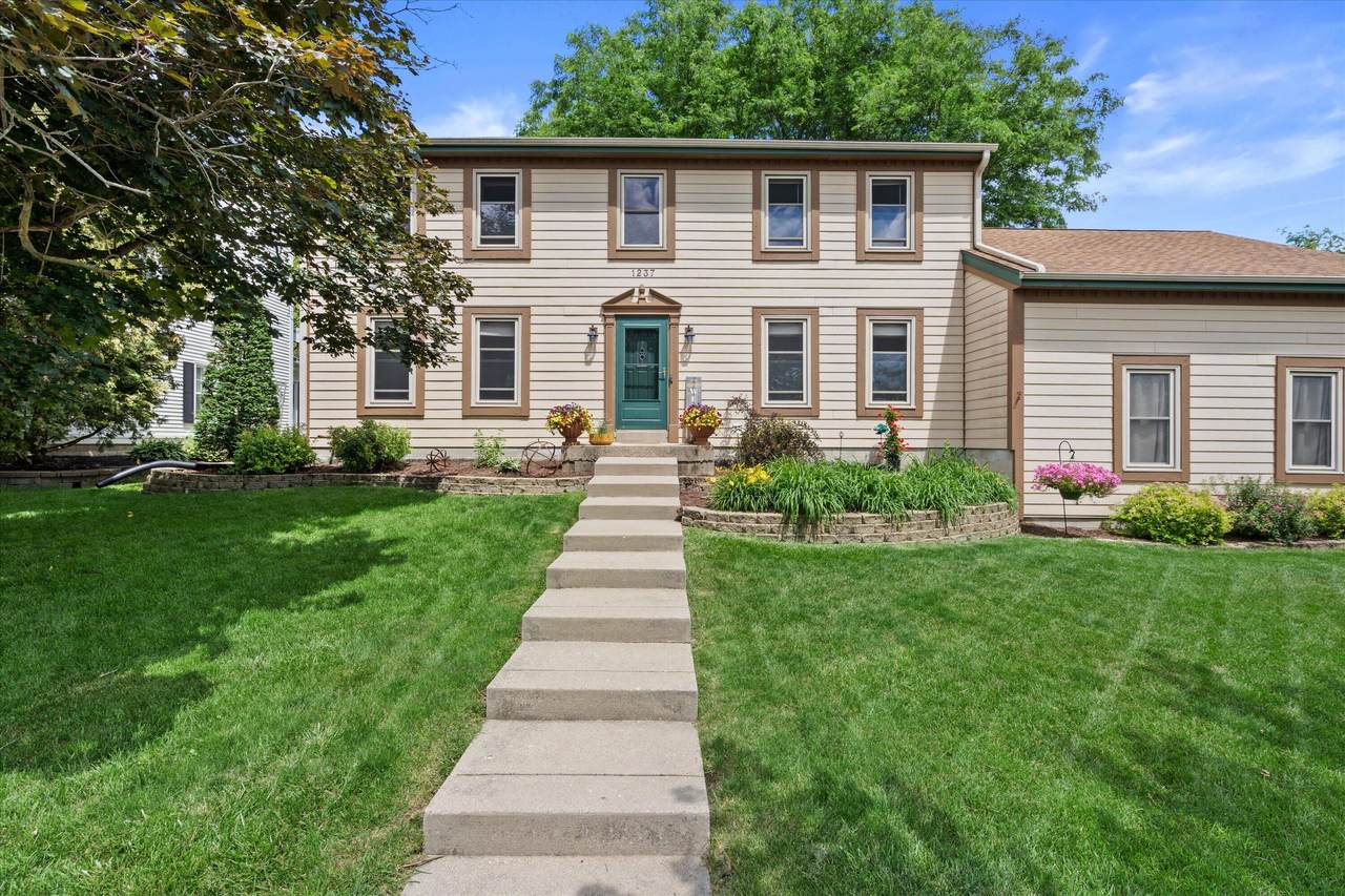 1237 Cavalier Dr - Photo 1