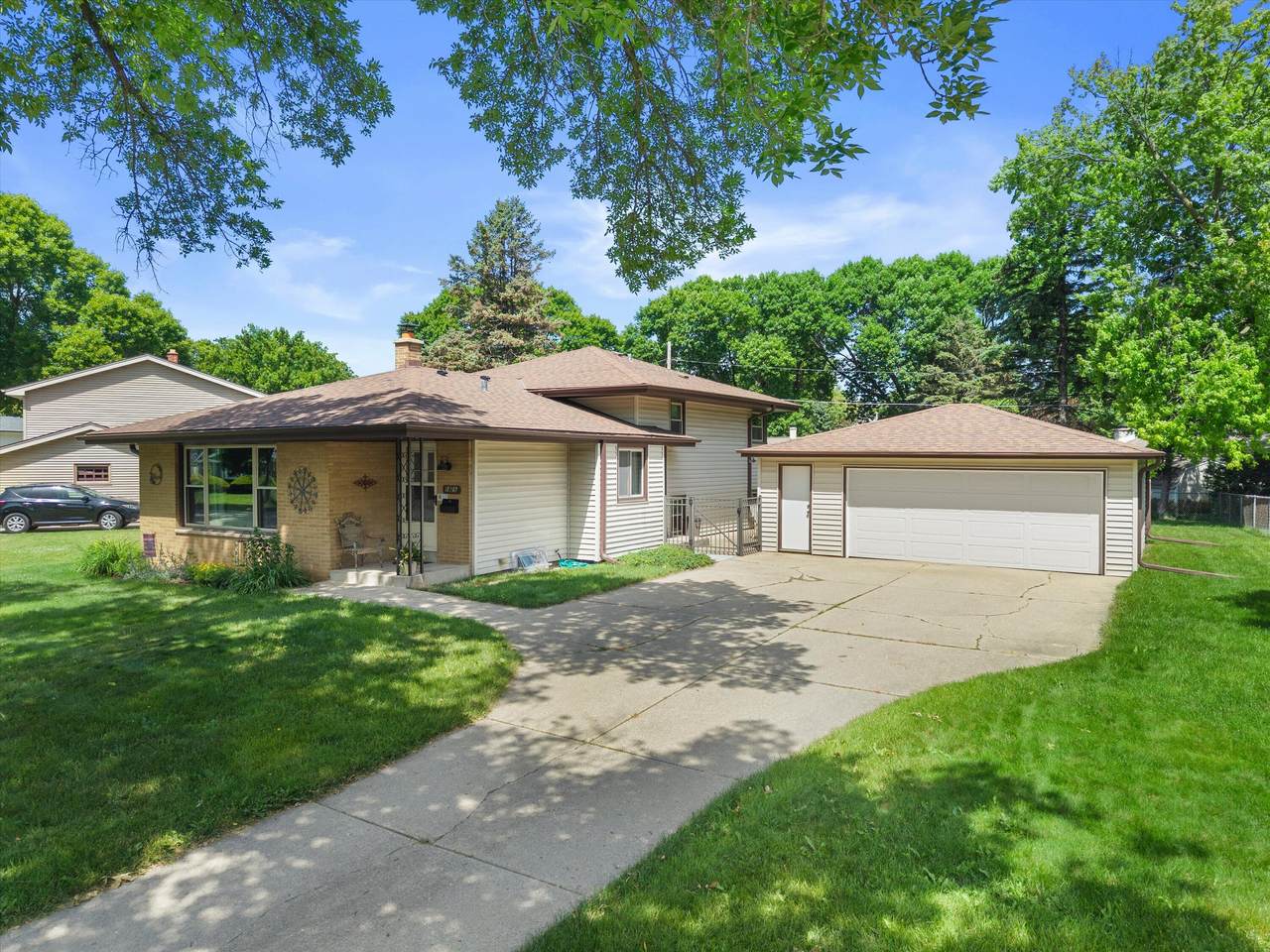 1826 Dewitt Ct - Photo 1