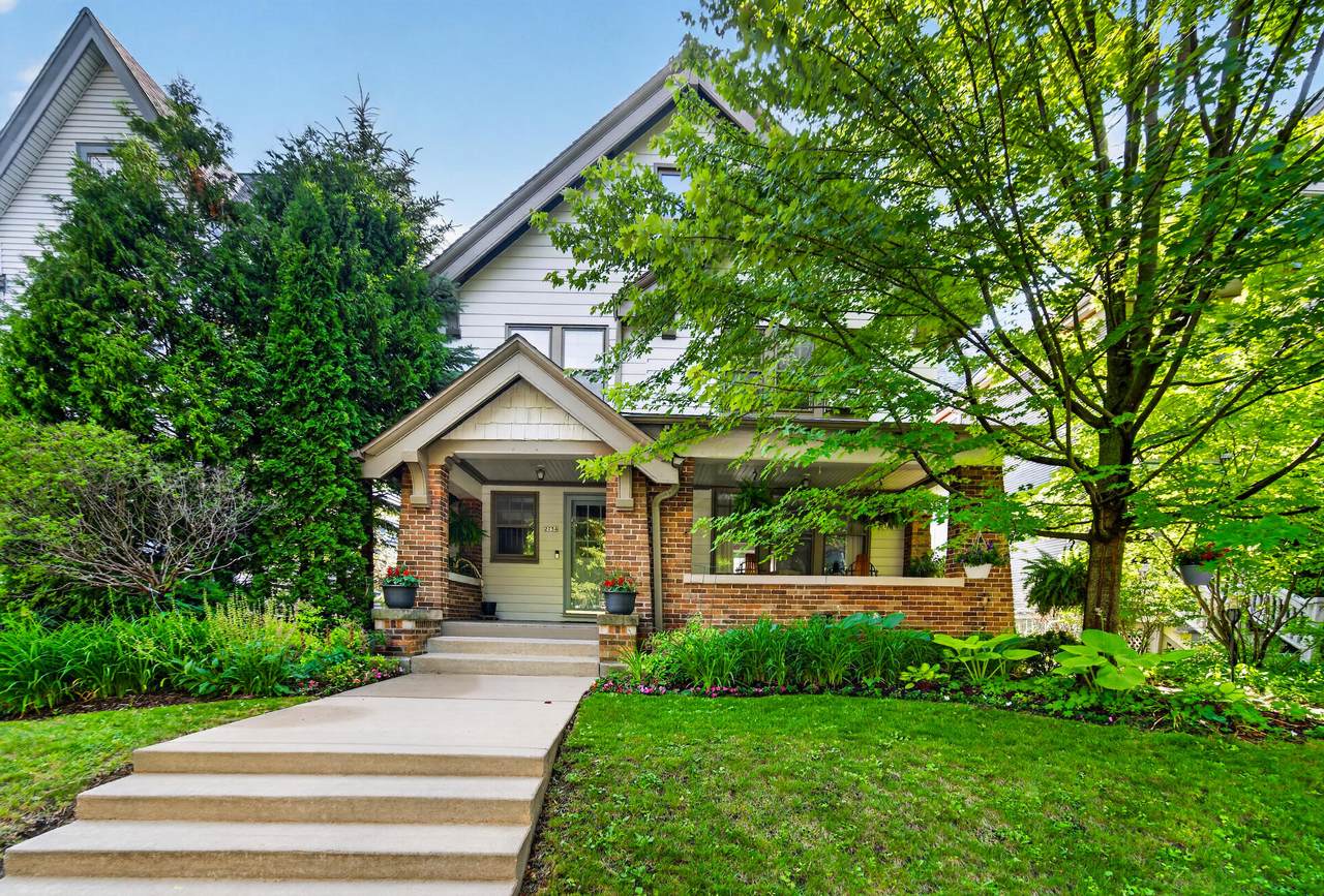2734 Farwell Ave - Photo 1