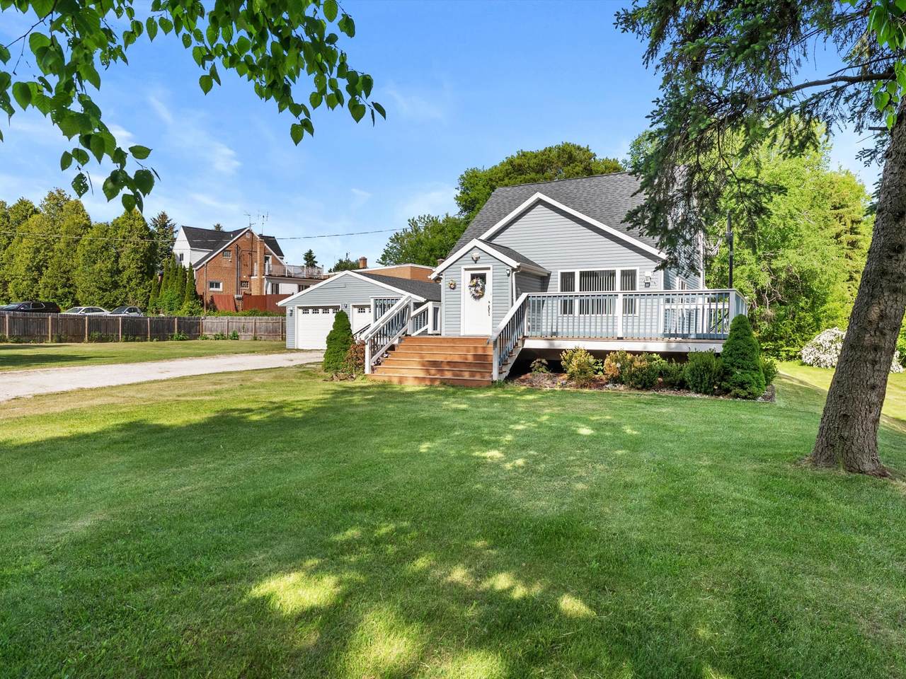 1433 40th St - Photo 1