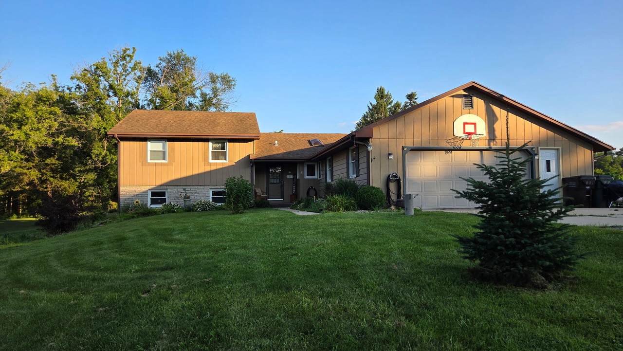 3377 Hackbarth Rd - Photo 1