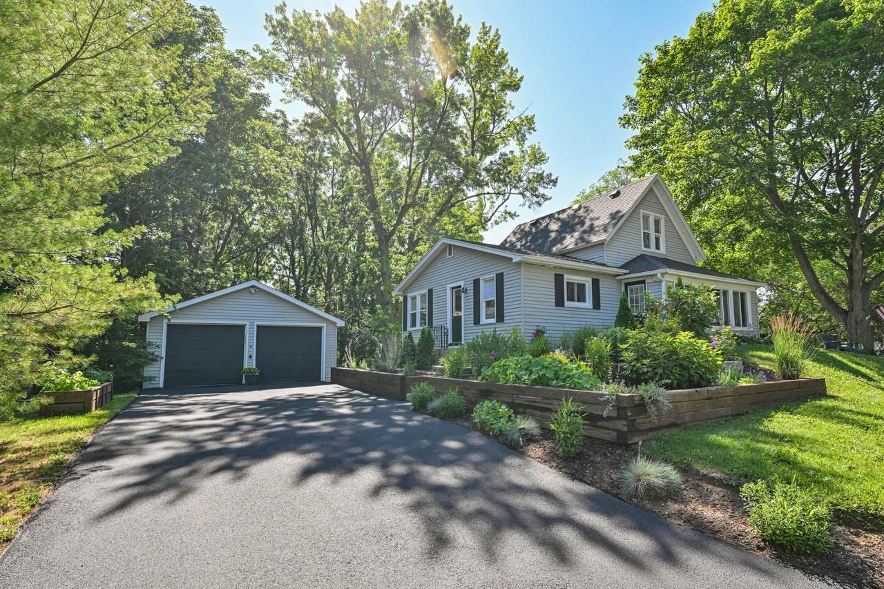 312 Burden Ave - Photo 1