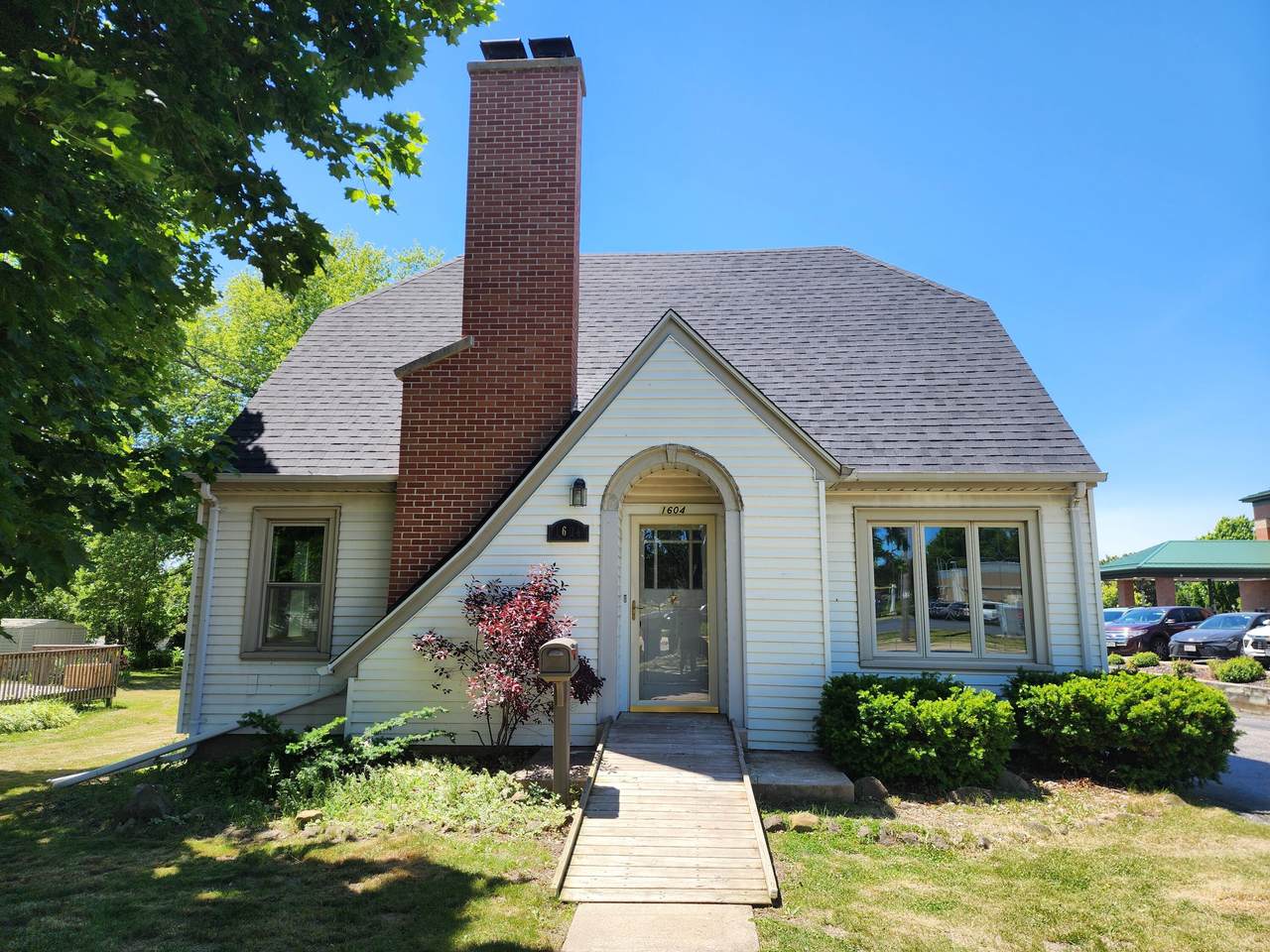 1604 Main St - Photo 1