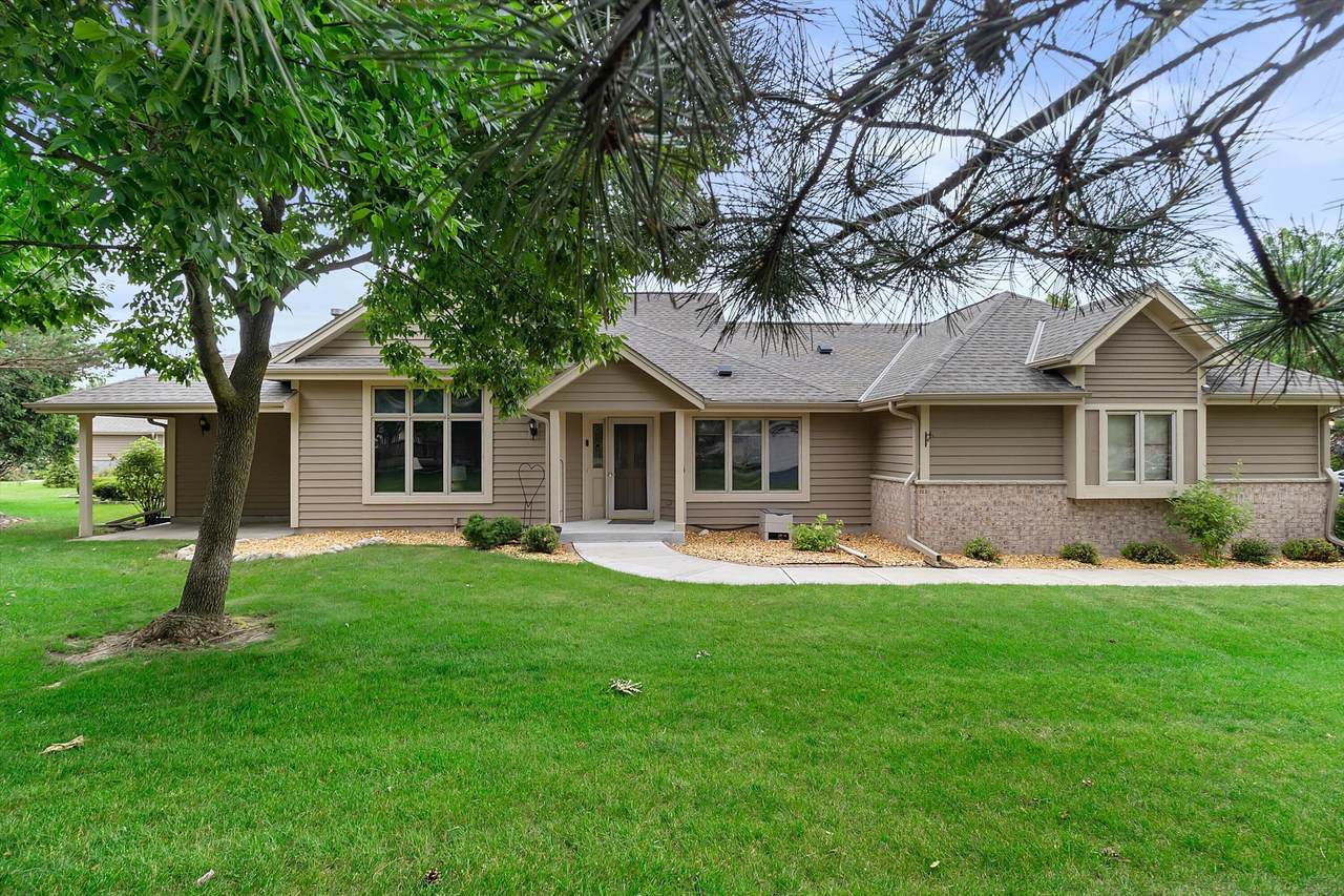 W240N2365 Parkway Meadow Cir - Photo 1