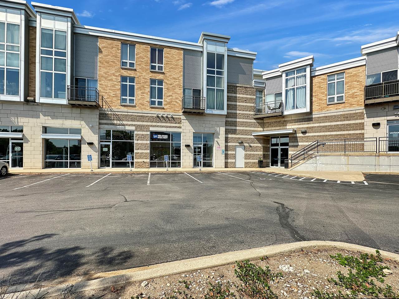 2121 Kinnickinnic Ave - Photo 1