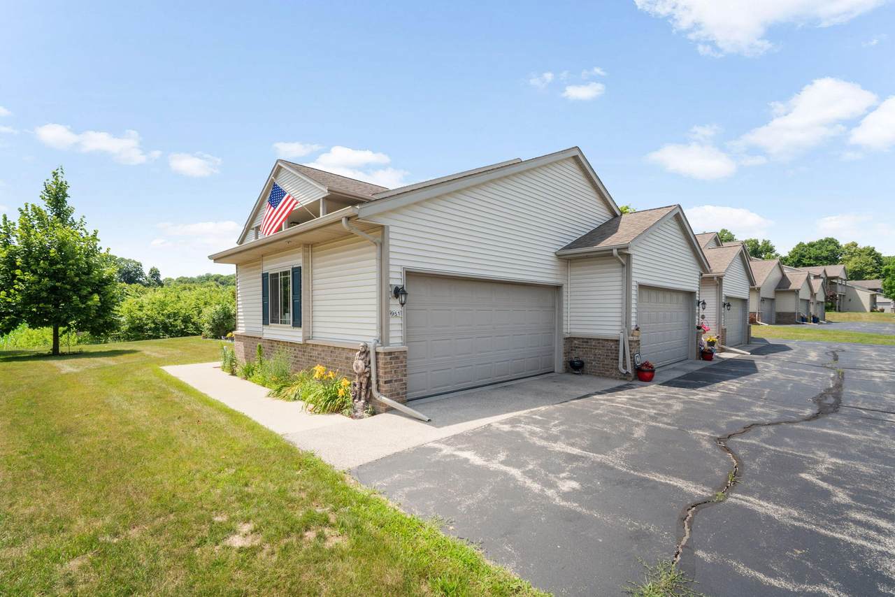 951 Spring Ct - Photo 1