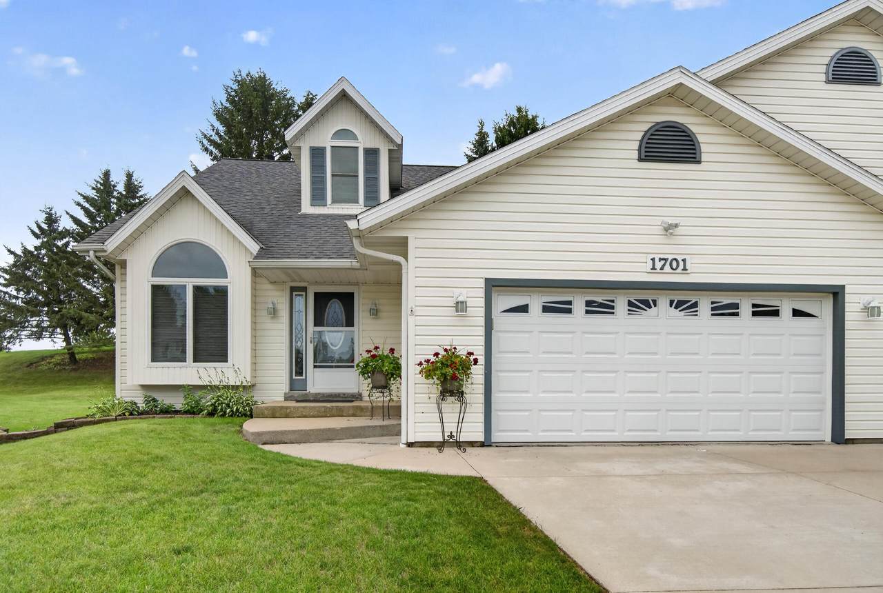 1701 Carrie Ln - Photo 1