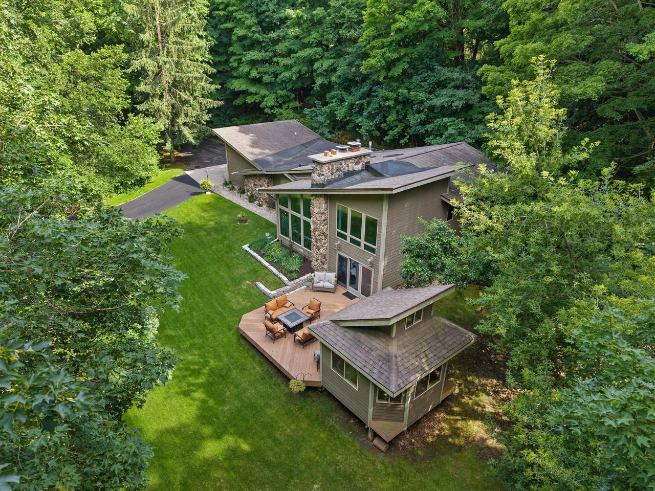 3041 Kettle Moraine Rd - Photo 1