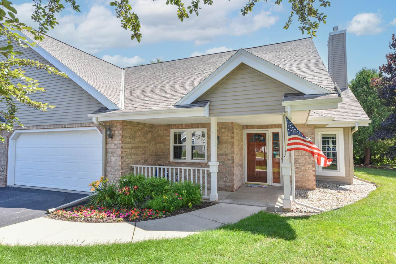 W65N296 Lincoln Ct - Photo 1