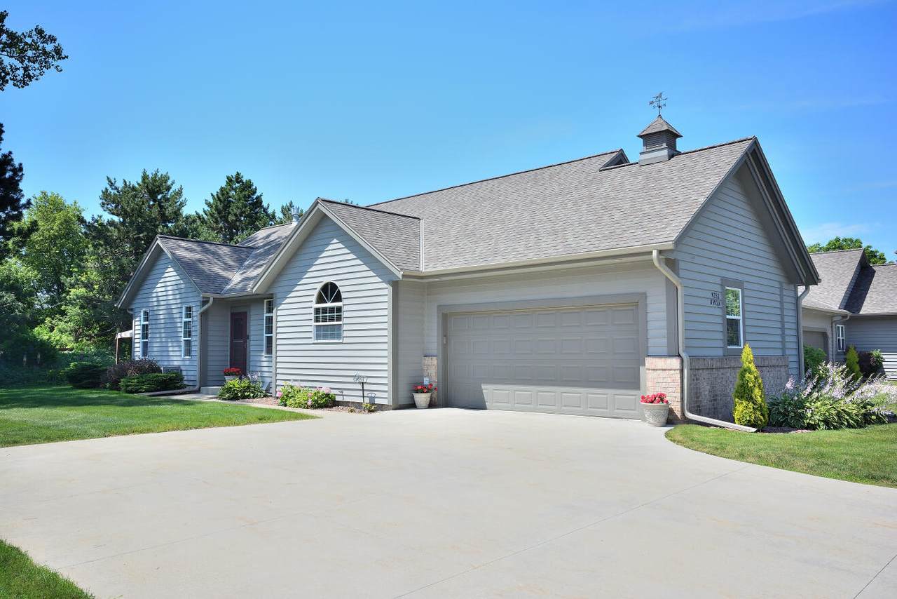 W232N3011 Emerald Ln - Photo 1
