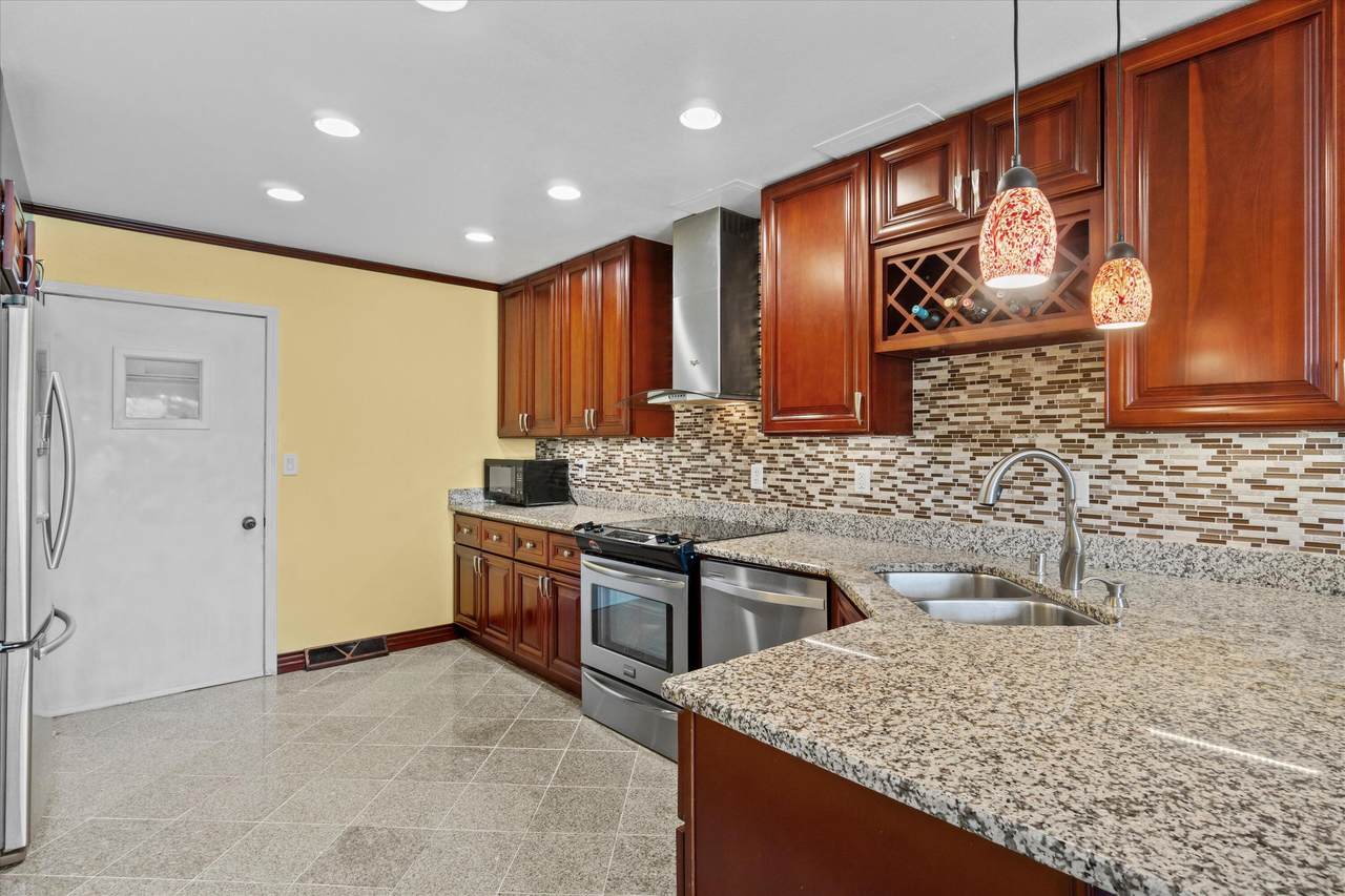 9143 70th St - Photo 1