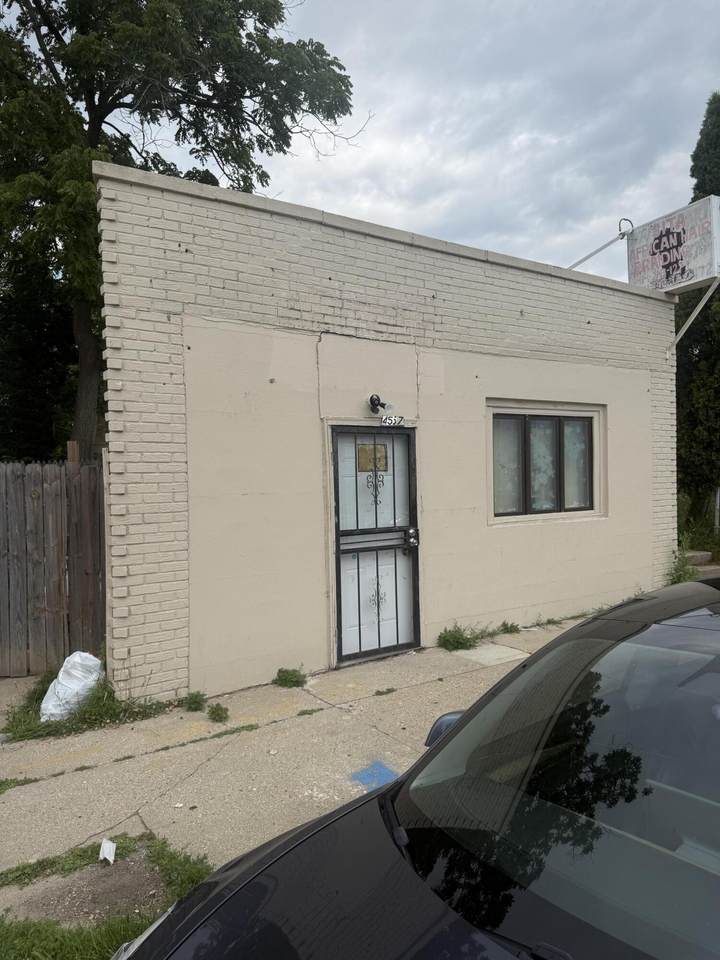 4557 Hopkins Ave - Photo 1