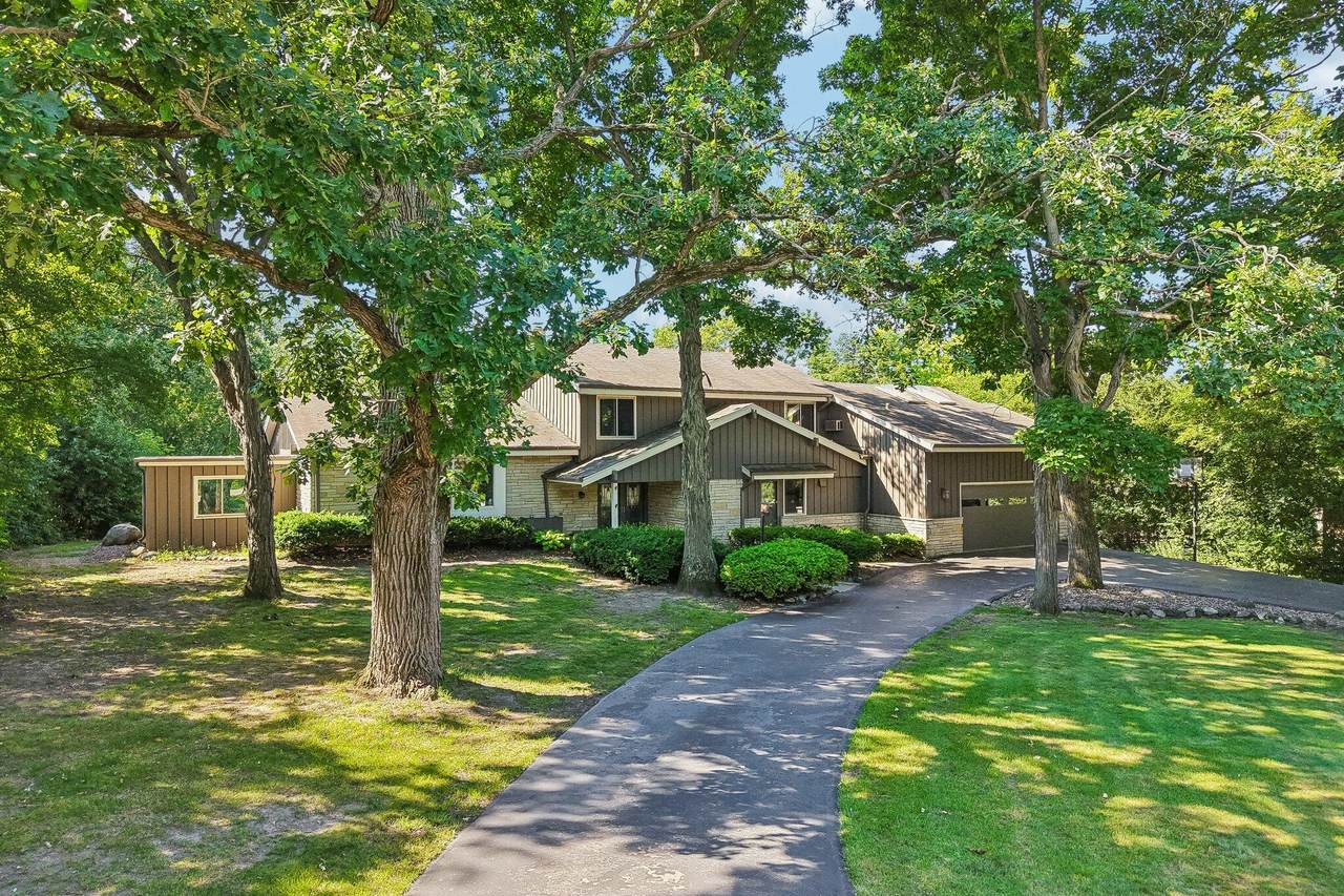 S23W26149 Canterbury Ln - Photo 1
