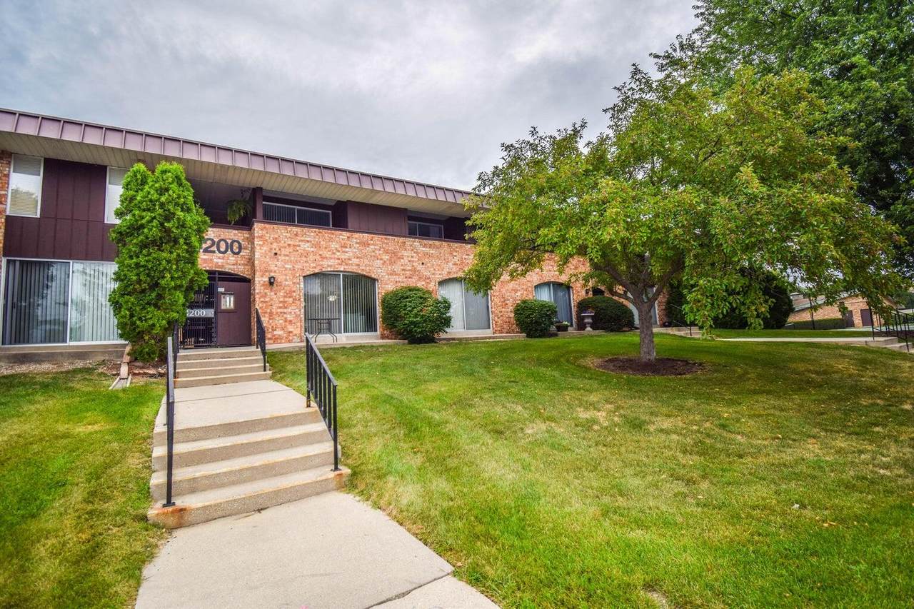 4200 Rivers Edge Cir - Photo 1