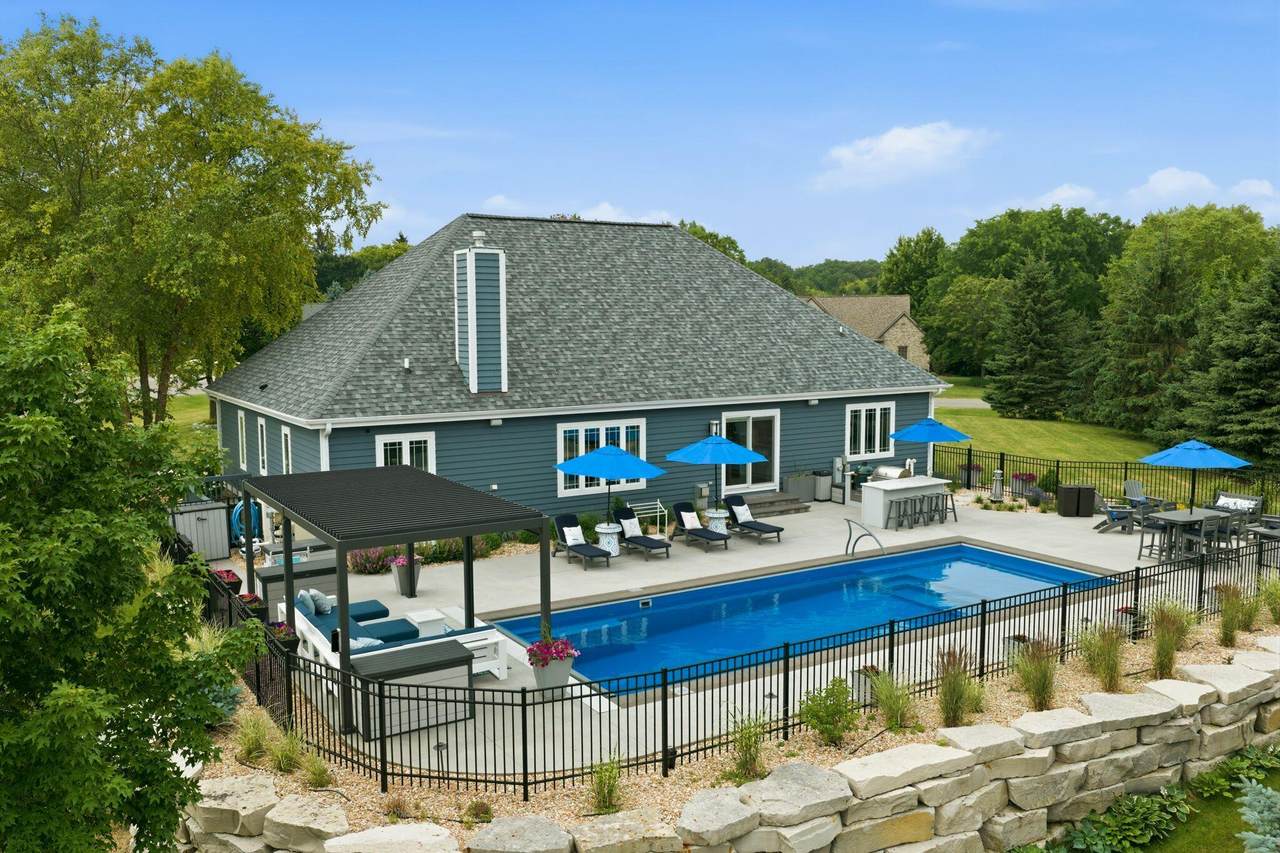 N42W33420 Glen View Ct - Photo 1