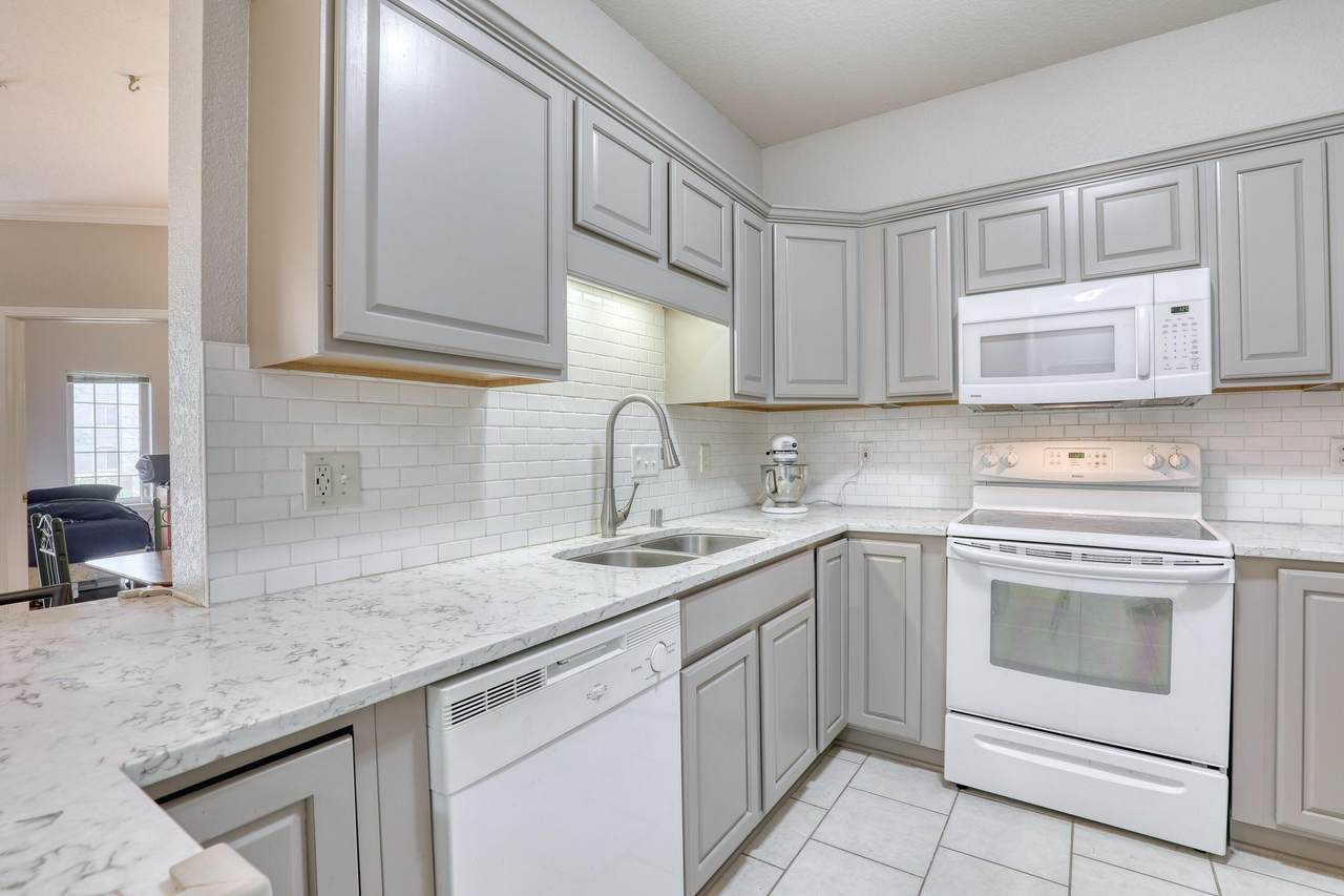 13060 Bluemound Rd - Photo 1