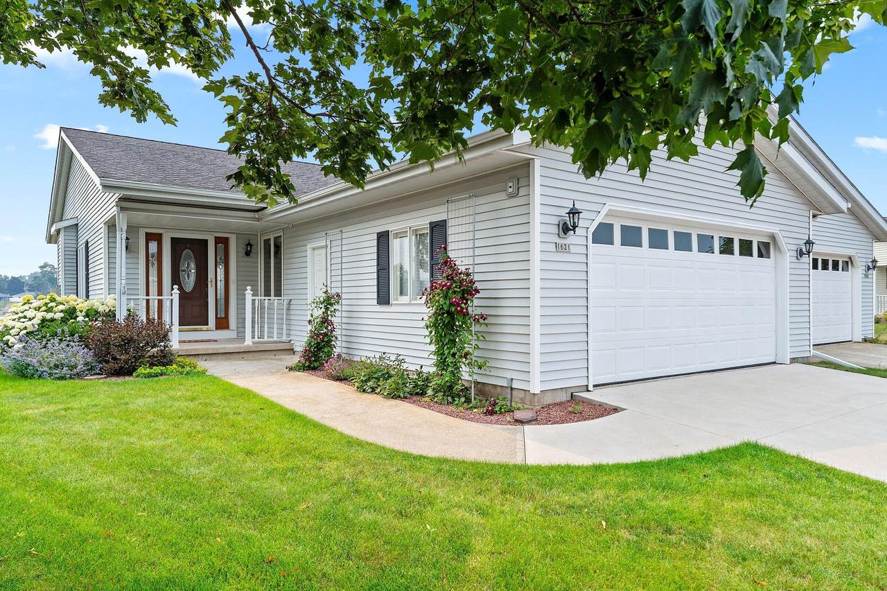 1621 Blue Heron Dr - Photo 1
