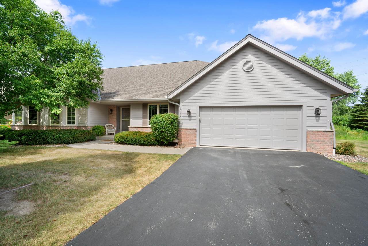 10752 Oxford Ct - Photo 1