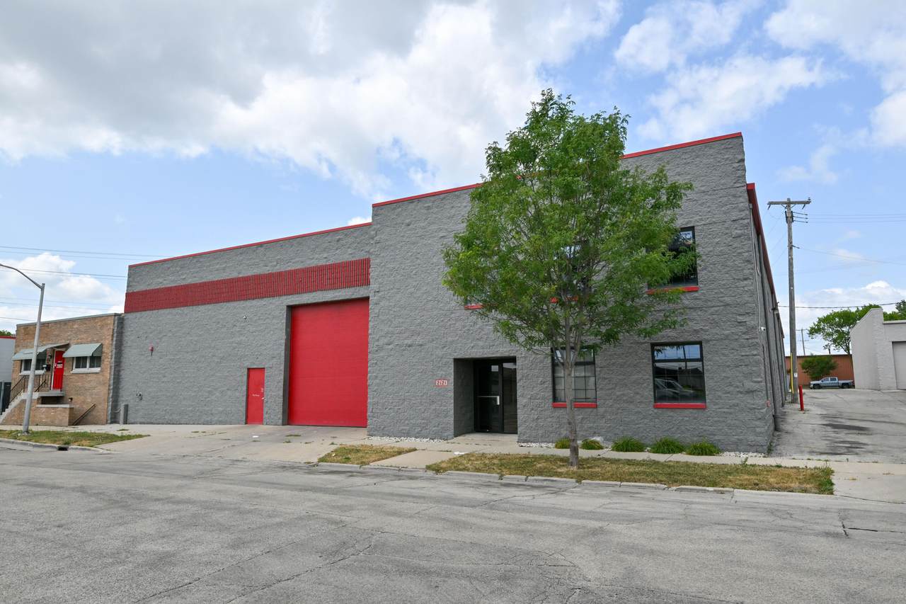 2121 55th St - Photo 1