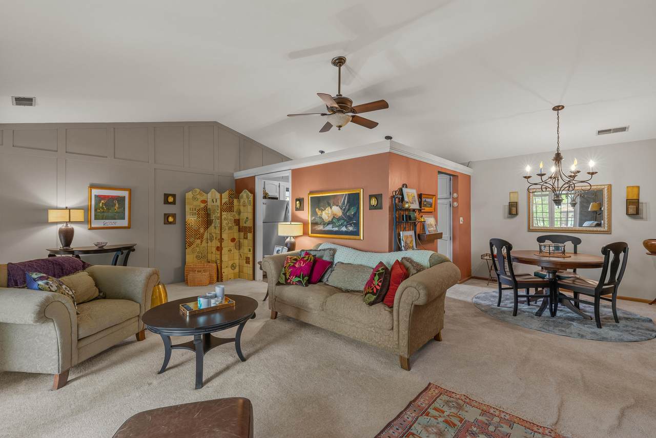 4242 Ridgewood Ln - Photo 1