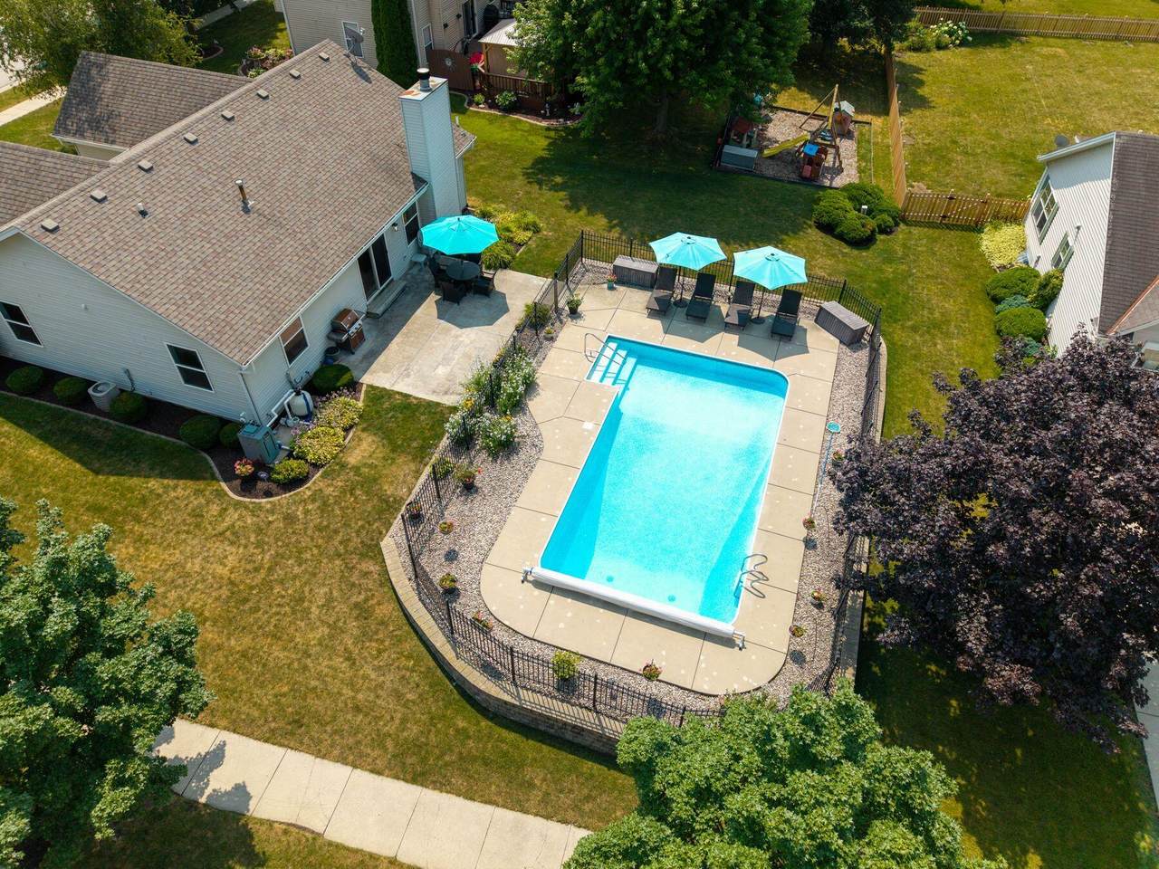 2336 University Dr - Photo 1