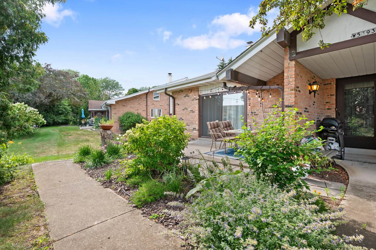 N16W5393 Garfield Ct - Photo 1