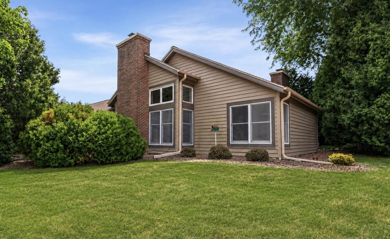 225 Oak St - Photo 1
