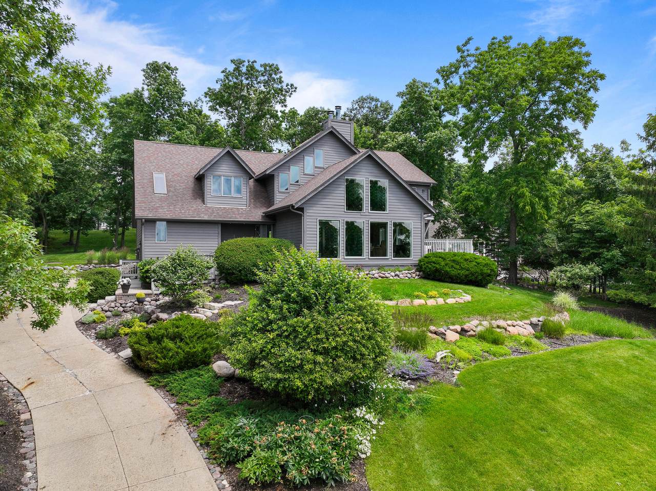 1085 Saratoga Ln - Photo 1