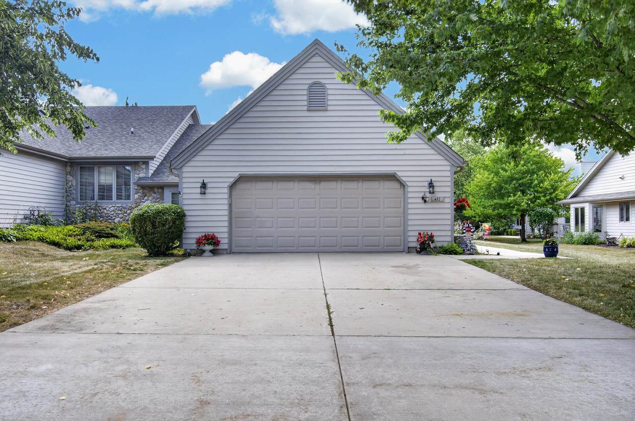402 Greenvalley Dr - Photo 1