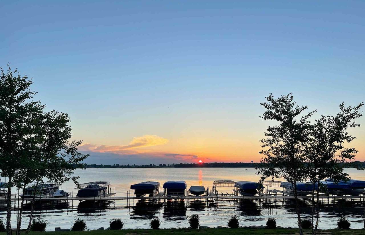 1505 Shore Dr - Photo 1