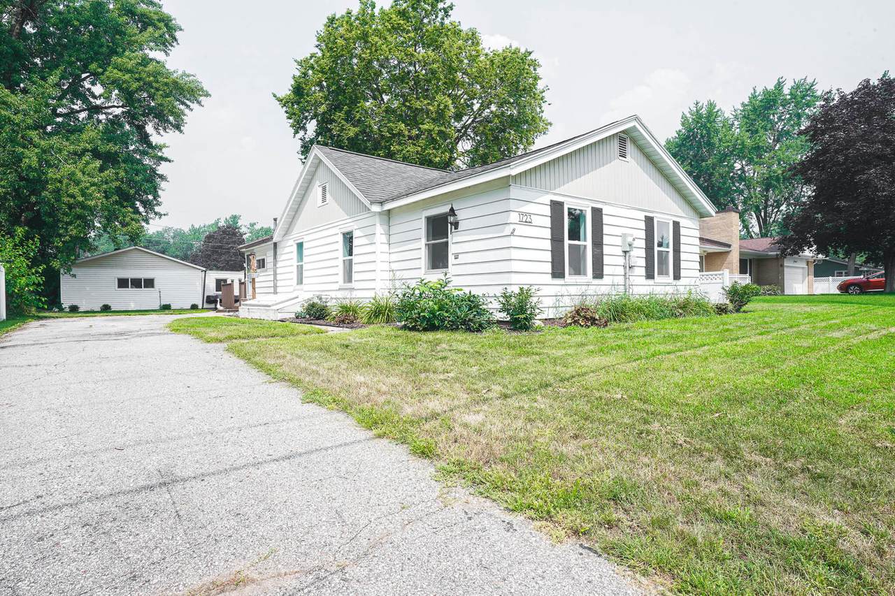 1723 Bainbridge St - Photo 1