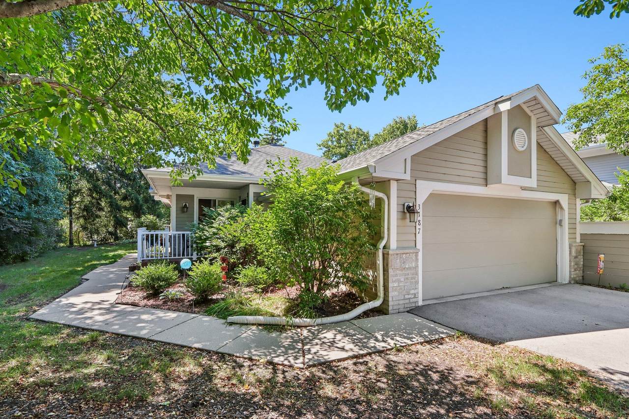 3187 Waterford Ct - Photo 1
