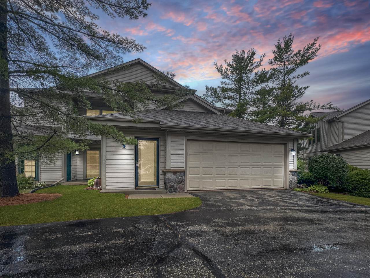 2264 Circle Ridge Rd - Photo 1