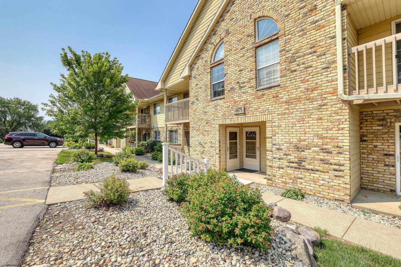 4875 Easy St - Photo 1