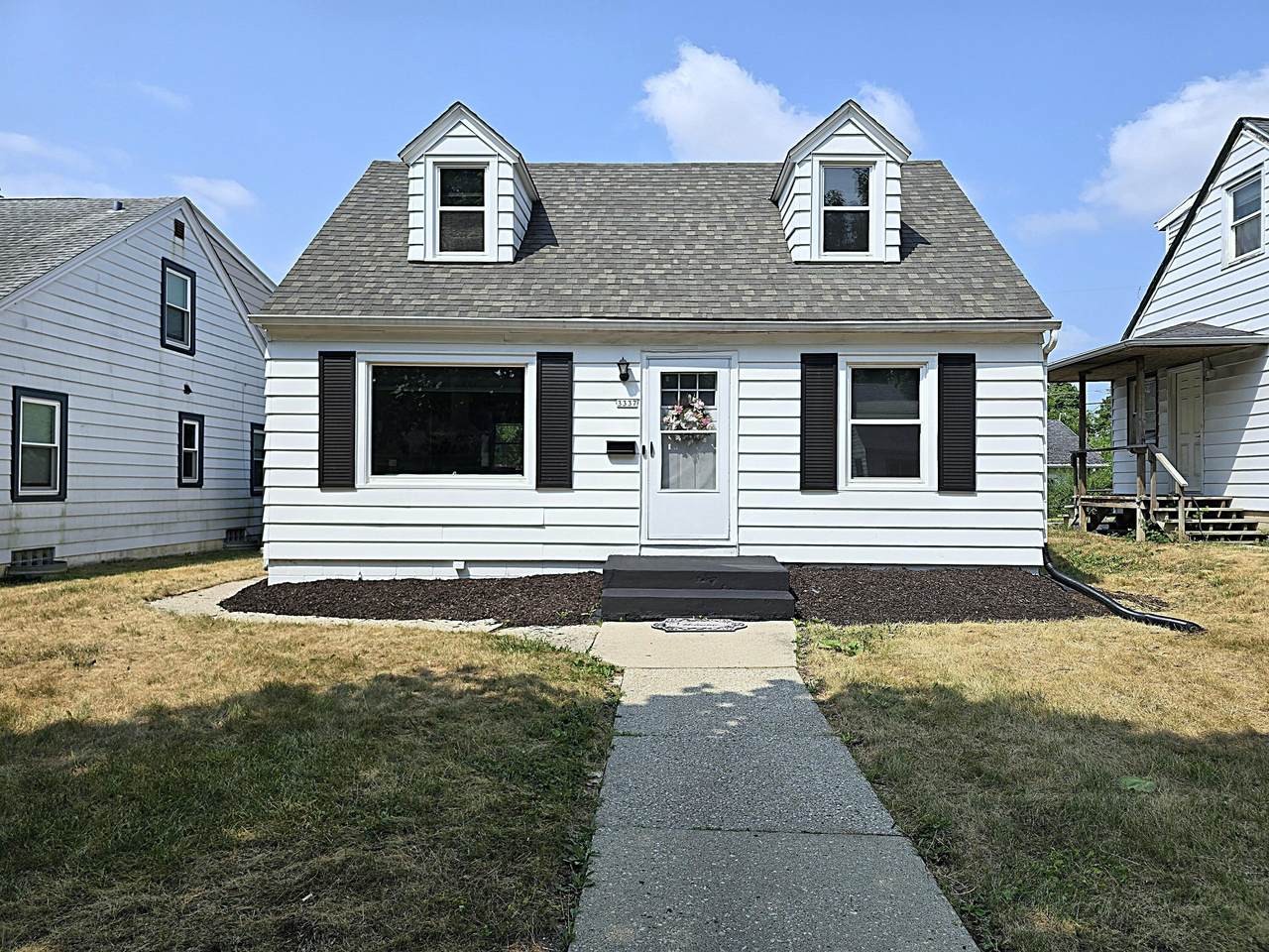 3337 83rd St - Photo 1