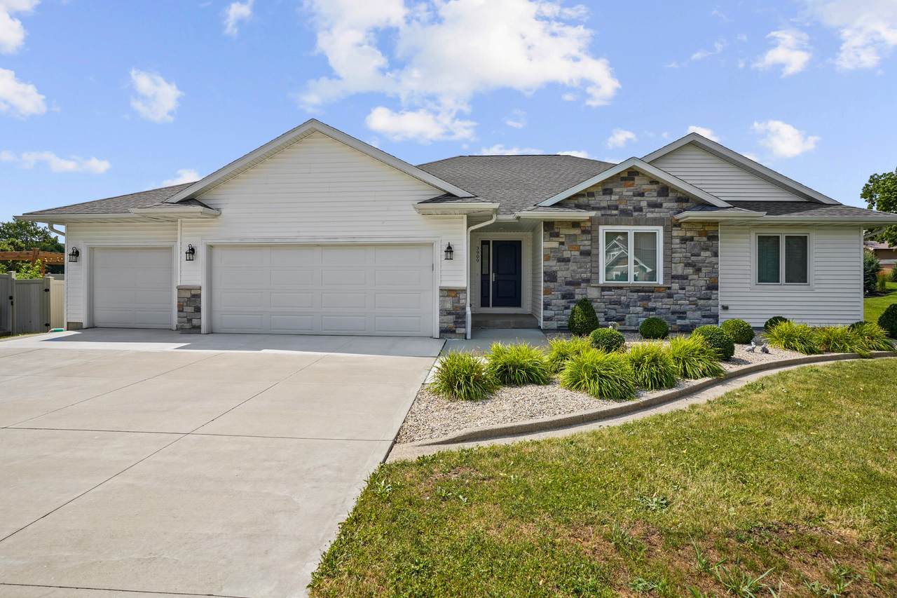 3909 16th Pl - Photo 1