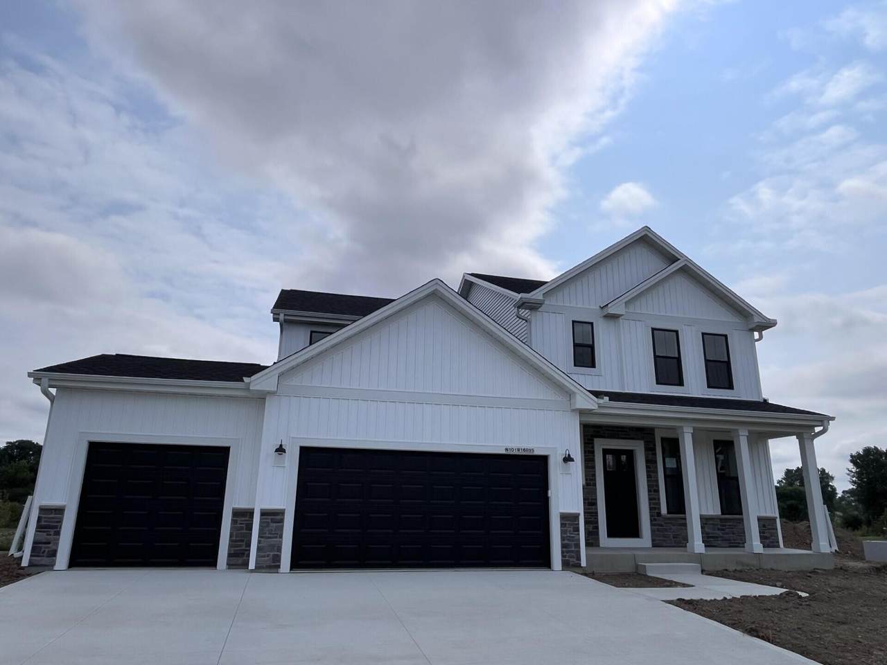 N101W16895 Tanglewood Dr - Photo 1