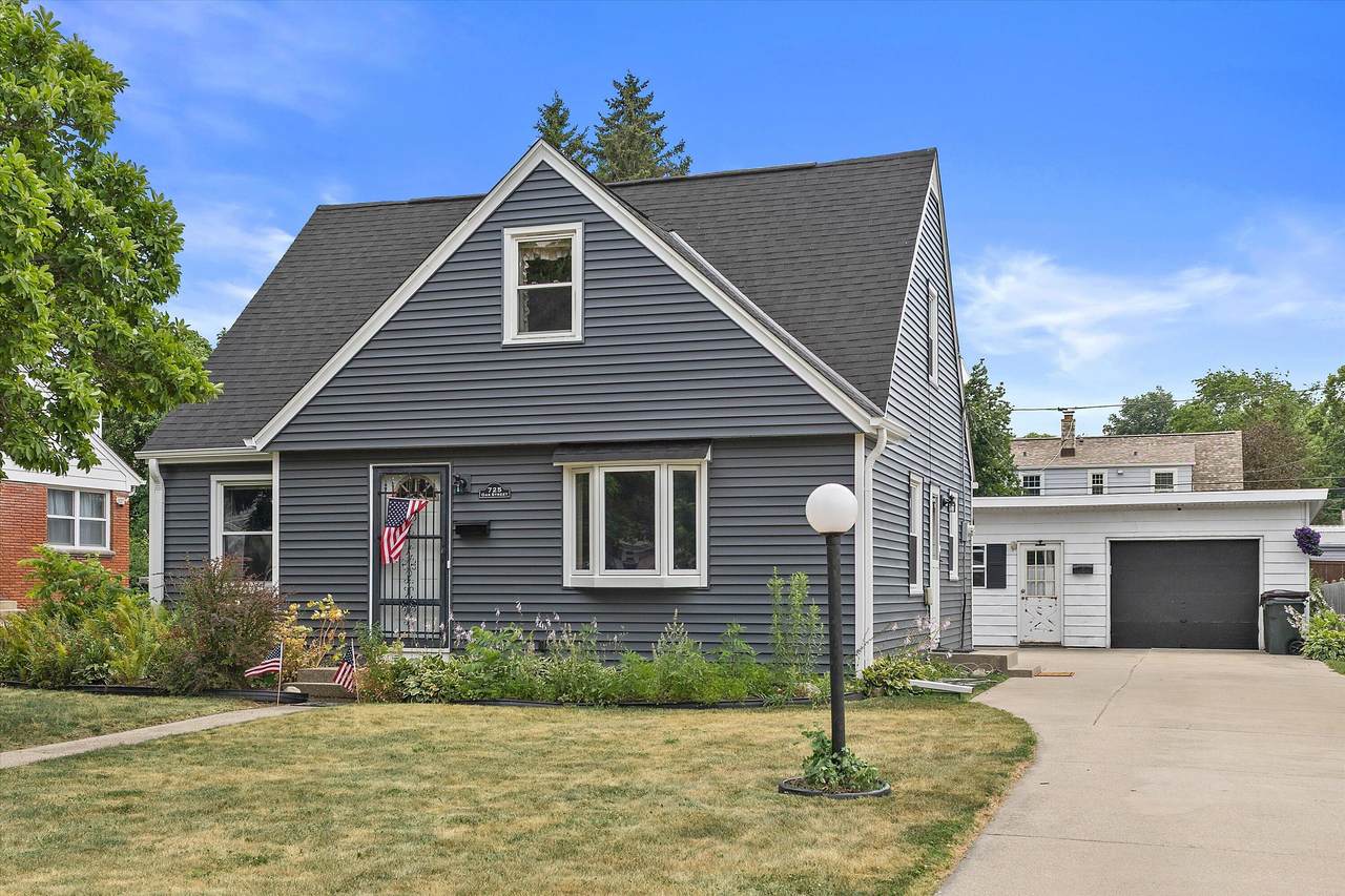 725 Oak St - Photo 1