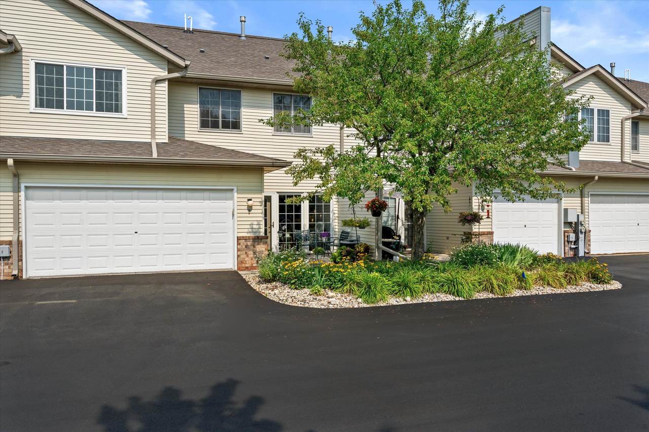 2415 Fox River Pkwy - Photo 1